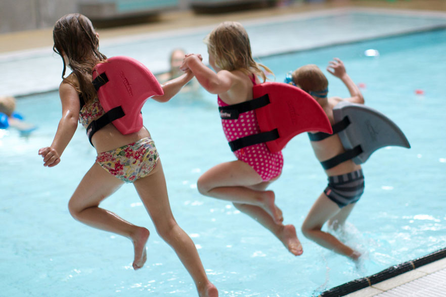 Divertidos juegos que puedes hacer con churros de piscina