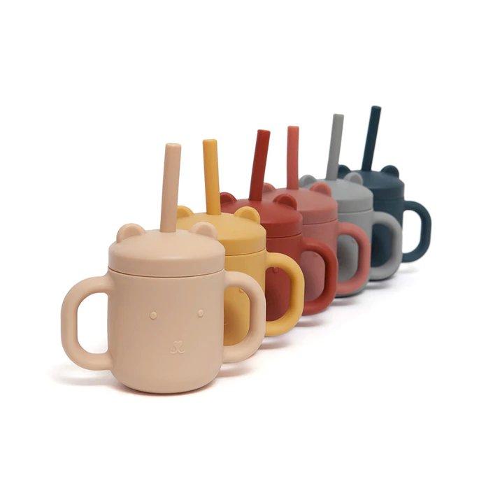 Jouet enfant tasse mug en plastique pour faire la cuisine, ustensile de  dinette Stock Photo