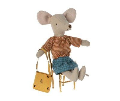 Mam Ratn con Falda, Camiseta y Bolso