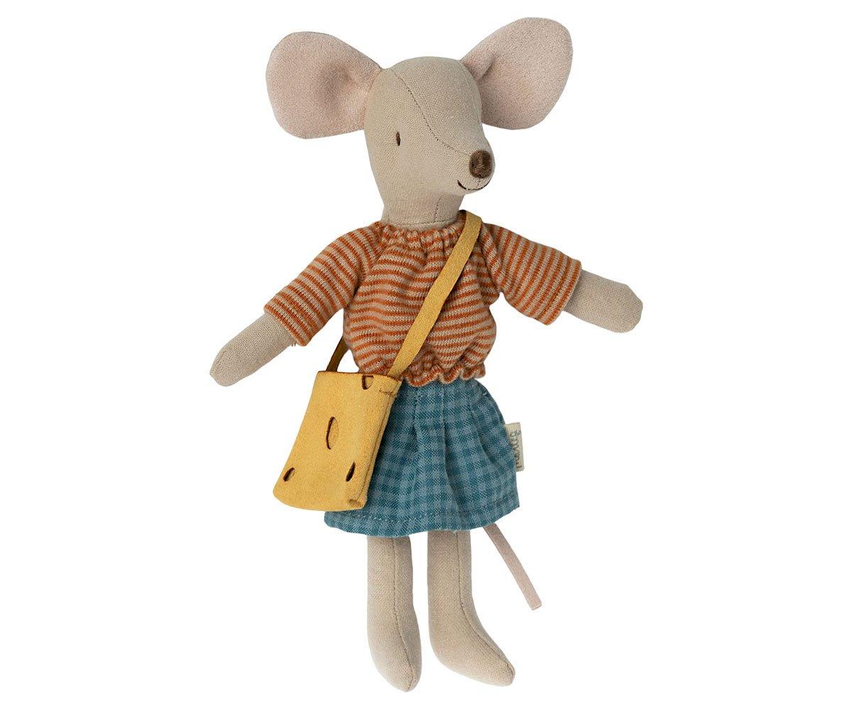 Mam Ratn con Falda, Camiseta y Bolso