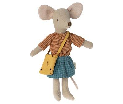 Mam Ratn con Falda, Camiseta y Bolso