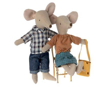 Mam Ratn con Falda, Camiseta y Bolso