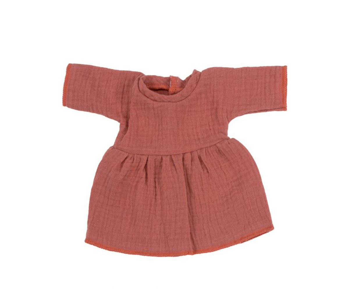 muñeca con muchos vestidos