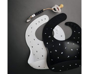 Bavoir en silicone Mushie Letters Blanco