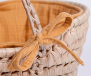 Capazo Mimbre para Muecas Bobbles Mostaza