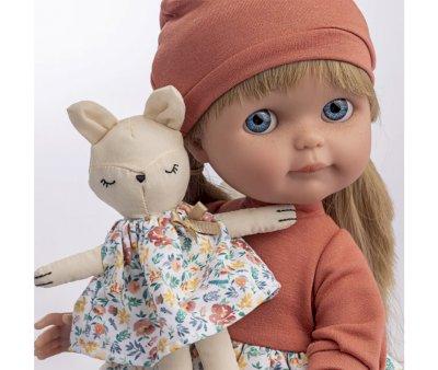 Mueca Chloe 38 cm con Ropa Floral y Conejito de Peluche